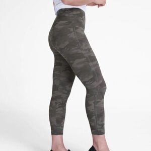 Spanx Look at Me Now Camo Cropped Leggings Size L